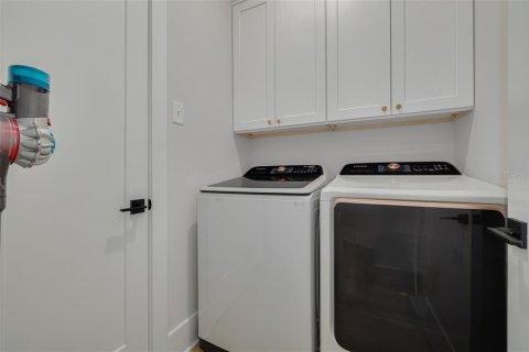 Townhouse in Saint Petersburg, Florida 2 bedrooms, 148.64 sq.m. № 2386261 - photo 25