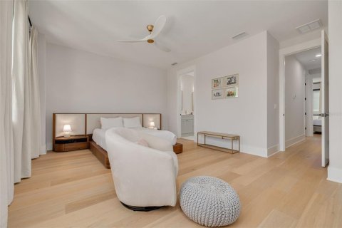 Townhouse in Saint Petersburg, Florida 2 bedrooms, 148.64 sq.m. № 2386261 - photo 21