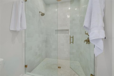Townhouse in Saint Petersburg, Florida 2 bedrooms, 148.64 sq.m. № 2386261 - photo 23