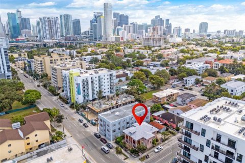 Propiedad comercial en venta en Miami, Florida № 2153355 - foto 2