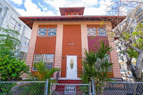Propiedad comercial en venta en Miami, Florida № 2153355 - foto 11