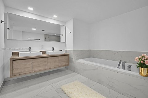 Condominio en venta en Sunny Isles Beach, Florida, 3 dormitorios, 173.26 m2 № 1977100 - foto 21