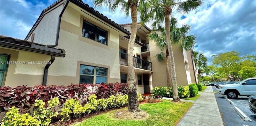 Commercial property in Sunrise, Florida № 1877570