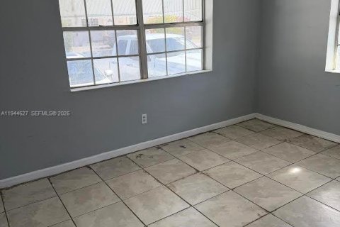 Villa ou maison à louer à Miami, Floride: 3 chambres, 209.49 m2 № 2001148 - photo 4