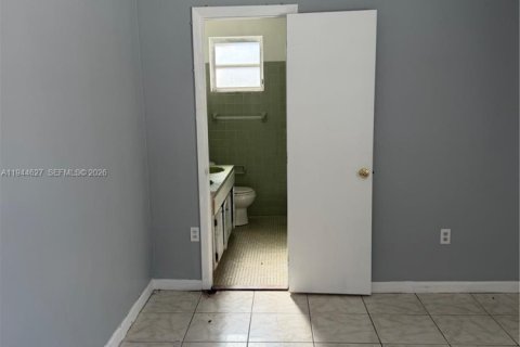 Villa ou maison à louer à Miami, Floride: 3 chambres, 209.49 m2 № 2001148 - photo 8