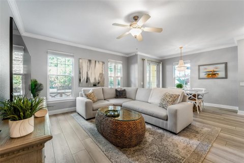 Townhouse in Saint Petersburg, Florida 4 bedrooms, 207.17 sq.m. № 2099036 - photo 9