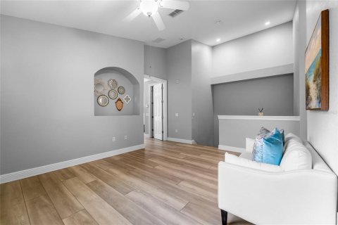Townhouse in Saint Petersburg, Florida 4 bedrooms, 207.17 sq.m. № 2099036 - photo 23