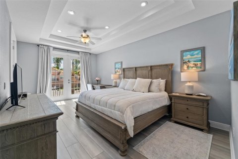 Townhouse in Saint Petersburg, Florida 4 bedrooms, 207.17 sq.m. № 2099036 - photo 26