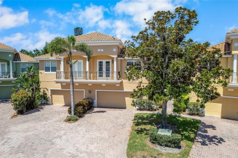 Townhouse in Saint Petersburg, Florida 4 bedrooms, 207.17 sq.m. № 2099036 - photo 3