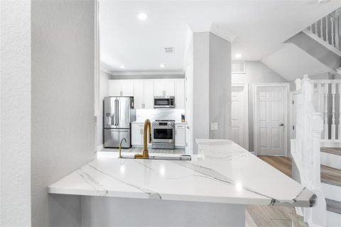 Townhouse in Saint Petersburg, Florida 4 bedrooms, 207.17 sq.m. № 2099036 - photo 16