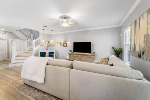 Townhouse in Saint Petersburg, Florida 4 bedrooms, 207.17 sq.m. № 2099036 - photo 11