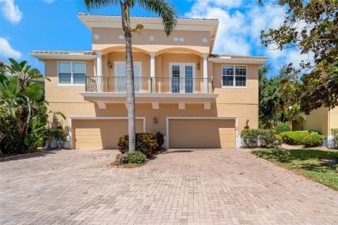 Townhouse in Saint Petersburg, Florida 4 bedrooms, 207.17 sq.m. № 2099036 - photo 2
