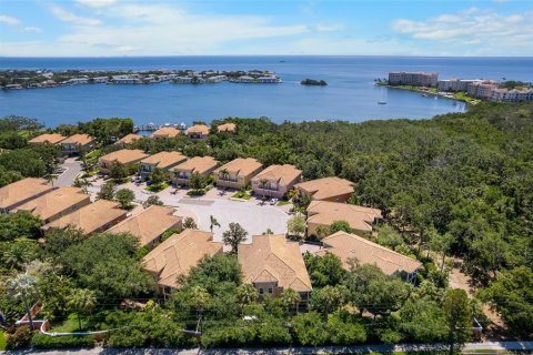 Townhouse in Saint Petersburg, Florida 4 bedrooms, 207.17 sq.m. № 2099036