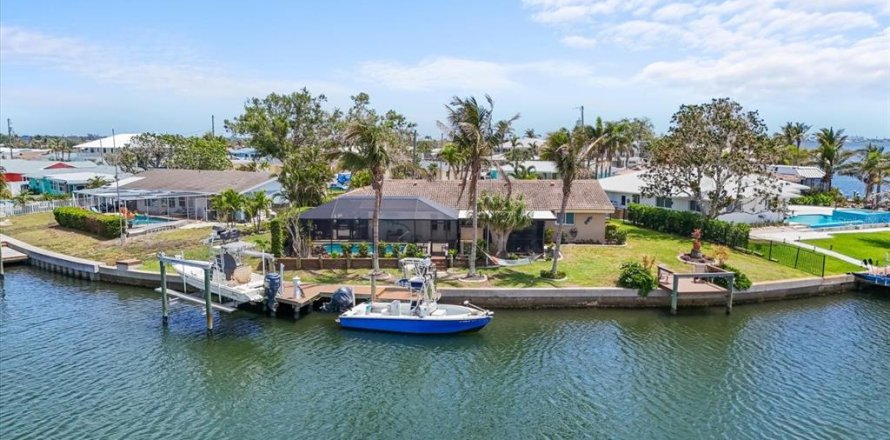 Casa en Bradenton, Florida 3 dormitorios, 163.79 m2 № 1654857