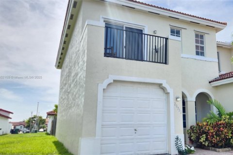 Adosado en venta en Cutler Bay, Florida, 3 dormitorios, 144 m2 № 1858745 - foto 1