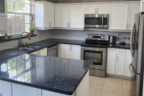 Adosado en venta en Cutler Bay, Florida, 3 dormitorios, 144 m2 № 1858745 - foto 2