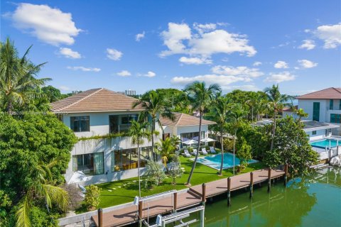 House in Miami, Florida 7 bedrooms, 458.1 sq.m. № 1862643 - photo 4