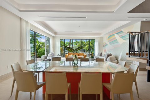 House in Miami, Florida 7 bedrooms, 458.1 sq.m. № 1862643 - photo 23