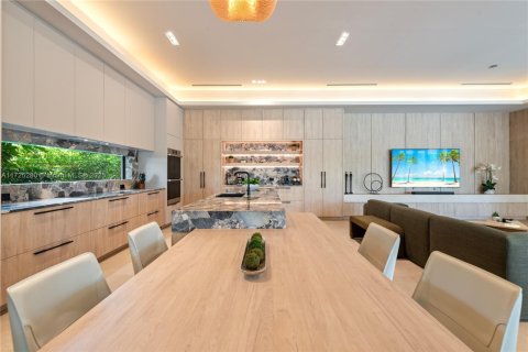 House in Miami, Florida 7 bedrooms, 458.1 sq.m. № 1862643 - photo 28