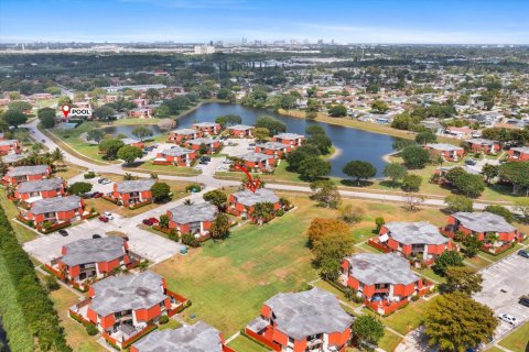 Adosado en venta en West Palm Beach, Florida, 2 dormitorios, 113.15 m2 № 2361645 - foto 20