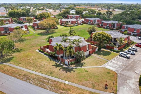 Adosado en venta en West Palm Beach, Florida, 2 dormitorios, 113.15 m2 № 2361645 - foto 17