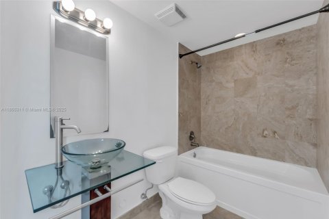 Купить кондоминиум в Майами, Флорида 2 спальни, 85.47м2, № 1921612 - фото 5