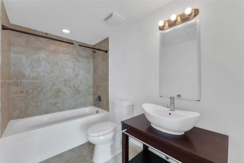 Купить кондоминиум в Майами, Флорида 2 спальни, 85.47м2, № 1921612 - фото 28