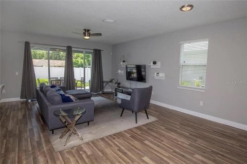 Casa en alquiler en Orlando, Florida, 3 dormitorios, 202.62 m2 № 2355924 - foto 4