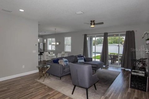 Casa en alquiler en Orlando, Florida, 3 dormitorios, 202.62 m2 № 2355924 - foto 5