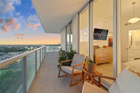 Condo in Miami, Florida, 1 bedroom  № 1944414 - photo 12