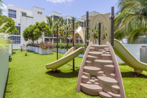Condo in Miami, Florida, 1 bedroom  № 1944414 - photo 19