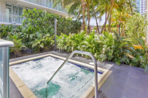 Condo in Miami, Florida, 1 bedroom  № 1944414 - photo 18