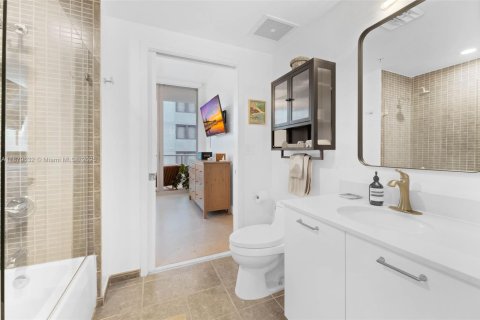 Condo in Miami, Florida, 1 bedroom  № 1944414 - photo 9