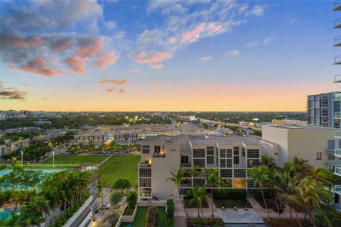 Condo in Miami, Florida, 1 bedroom  № 1944414 - photo 10