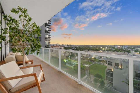 Condo in Miami, Florida, 1 bedroom  № 1944414 - photo 1