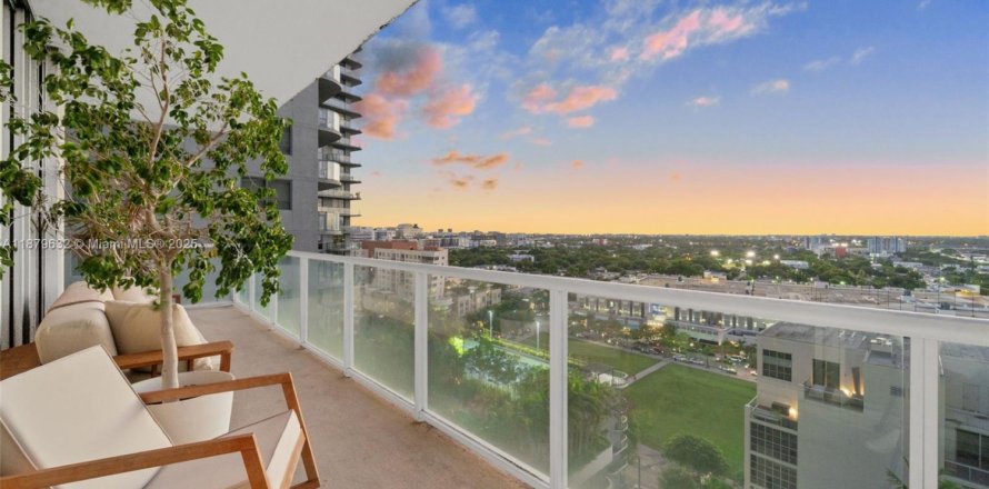 Condo in Miami, Florida, 1 bedroom № 1944414