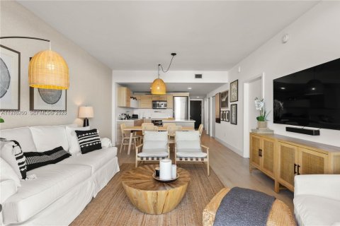 Condo in North Miami Beach, Florida, 2 bedrooms  № 2040471 - photo 5