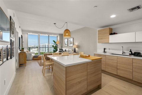 Condo in North Miami Beach, Florida, 2 bedrooms  № 2040471 - photo 7