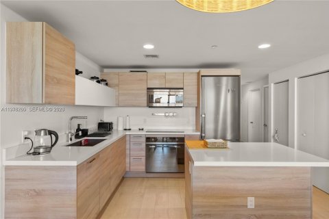 Condo in North Miami Beach, Florida, 2 bedrooms  № 2040471 - photo 8