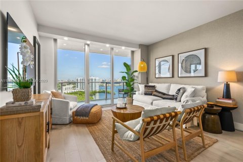 Condo in North Miami Beach, Florida, 2 bedrooms  № 2040471 - photo 3
