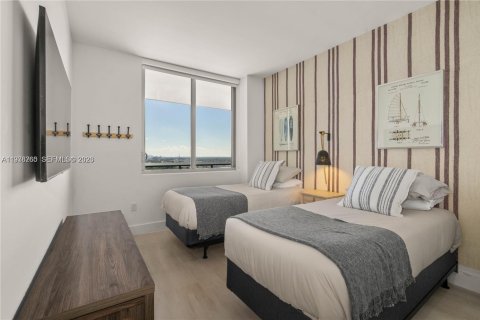 Condo in North Miami Beach, Florida, 2 bedrooms  № 2040471 - photo 19
