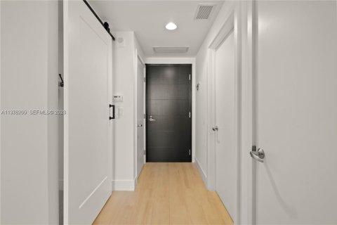 Condo in North Miami Beach, Florida, 2 bedrooms  № 2040471 - photo 23