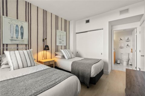 Condo in North Miami Beach, Florida, 2 bedrooms  № 2040471 - photo 17