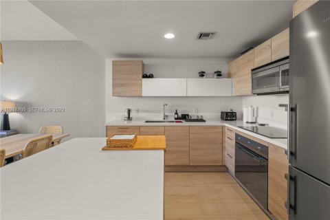 Condo in North Miami Beach, Florida, 2 bedrooms  № 2040471 - photo 9