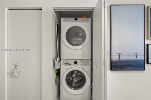 Condo in North Miami Beach, Florida, 2 bedrooms  № 2040471 - photo 18