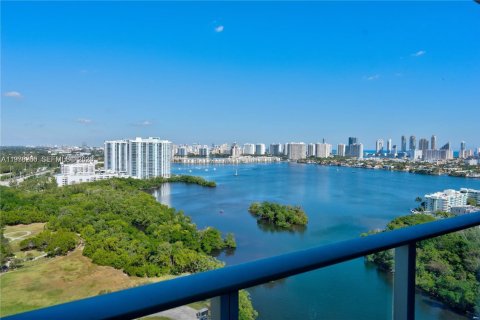 Condo in North Miami Beach, Florida, 2 bedrooms  № 2040471 - photo 4