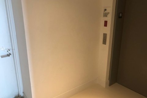 Condo in Miami, Florida, 1 bedroom  № 1868021 - photo 15