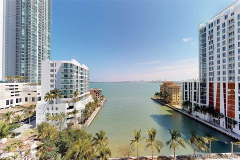 Condo in Miami, Florida, 1 bedroom  № 1868021 - photo 2