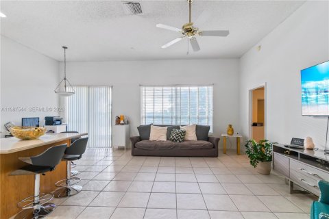 Villa ou maison à louer à Pembroke Pines, Floride: 3 chambres, 175.49 m2 № 2051551 - photo 8