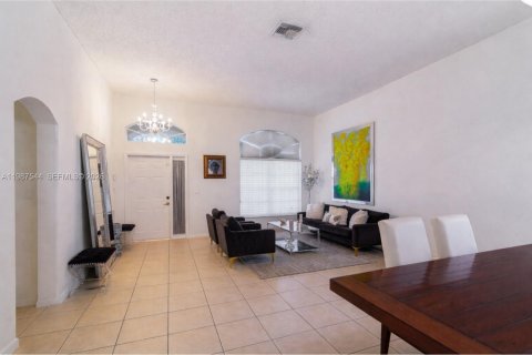 Villa ou maison à louer à Pembroke Pines, Floride: 3 chambres, 175.49 m2 № 2051551 - photo 6
